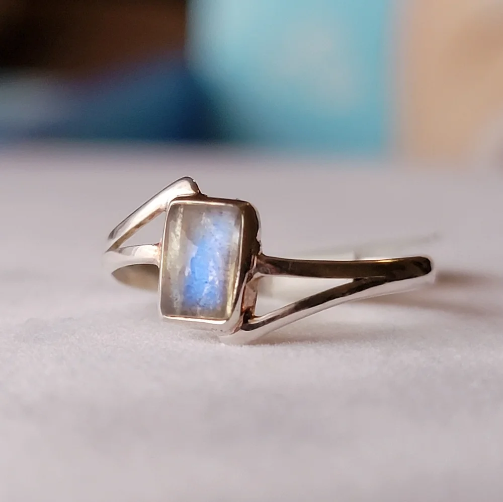Labradorite 925 Sterling Silver Dainty Split Shank Ring Rectangle Gemstone